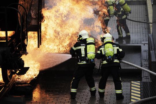 Bekämpfung von Feuer Bekämpfung von Feuer